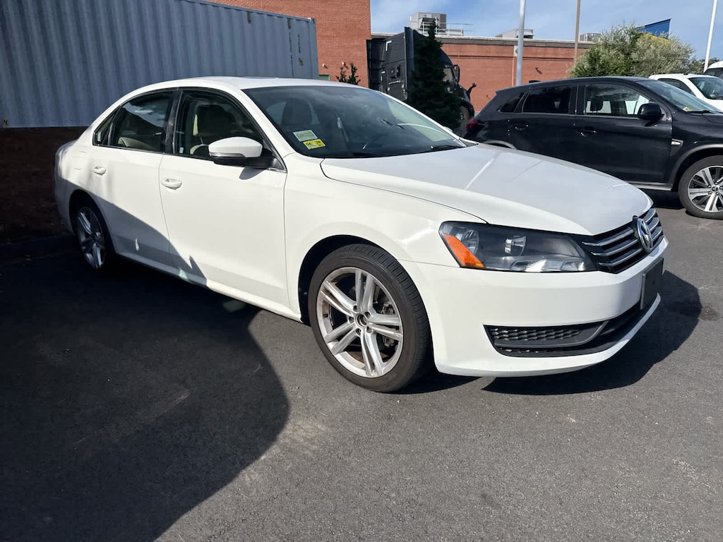 Used 2014 Volkswagen Passat 1.8T SE w/PZEV Sedan 4 Dr.