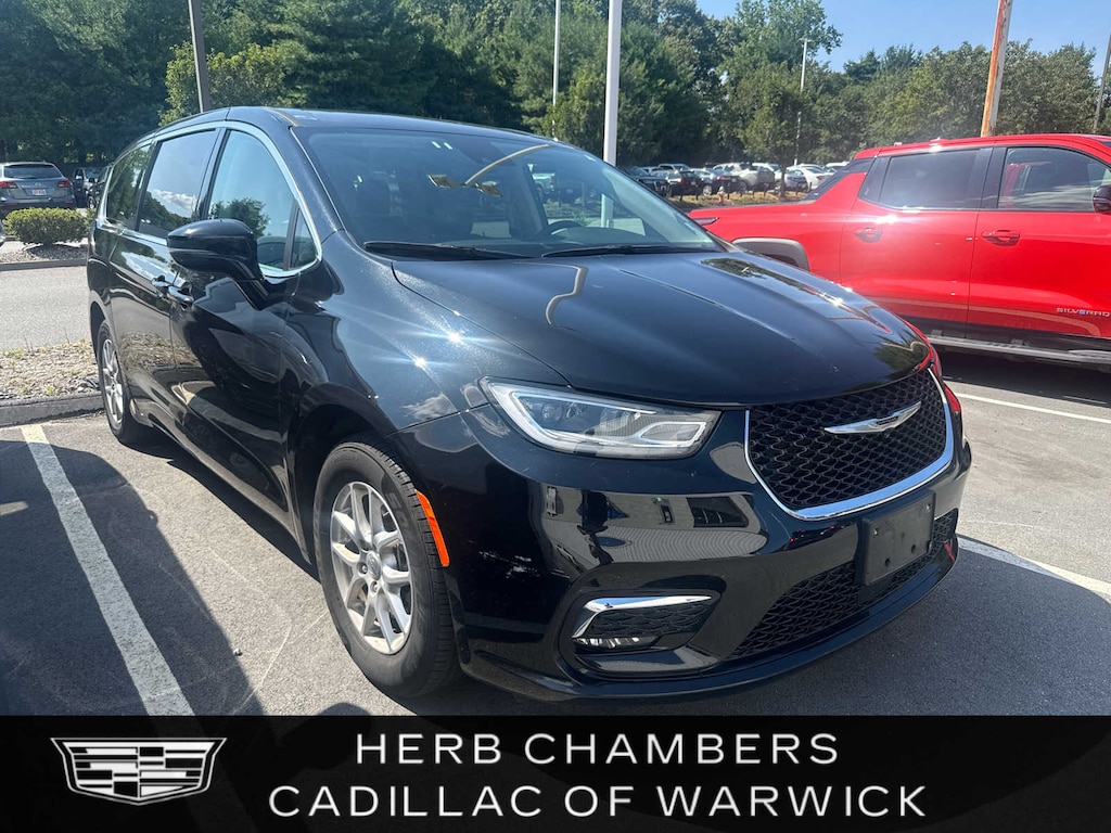 Used 2024 Chrysler Pacifica Touring L FWD Sports Van