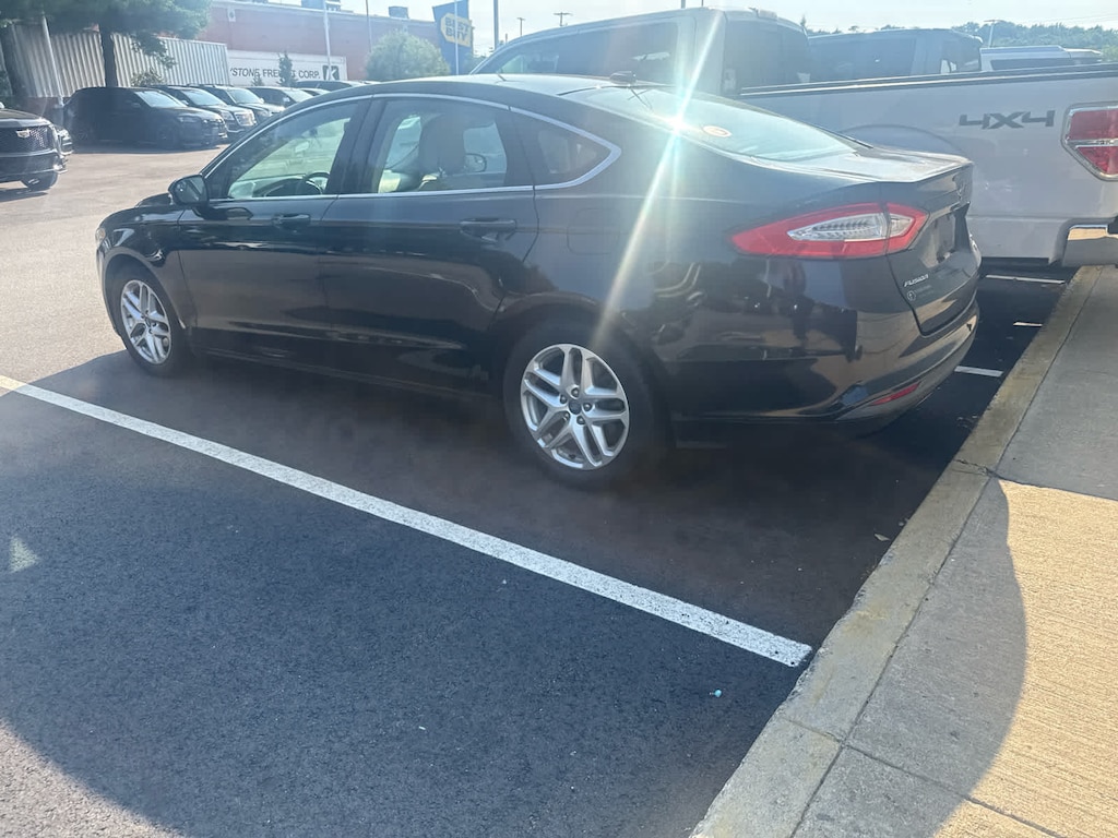 Used 2013 Ford Fusion SE FWD w/ Luxury Package & Power Moonroof Sedan 4 Dr.