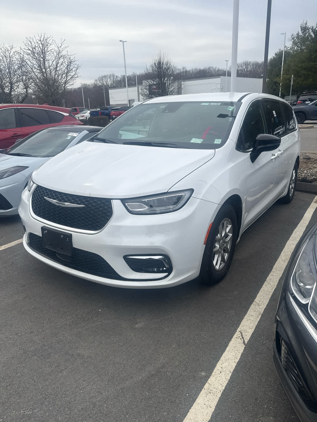 Used 2025 Chrysler Pacifica Select Sports Van