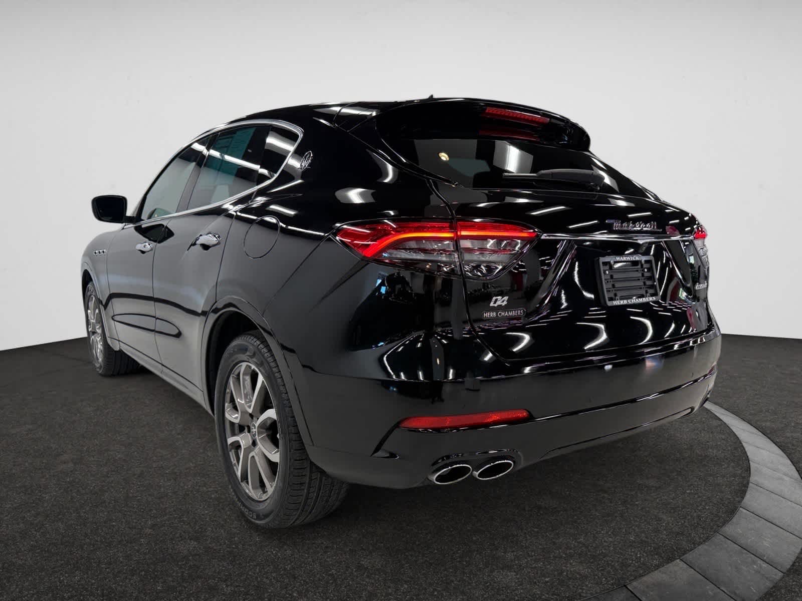 2021 Maserati Levante Base photo 3