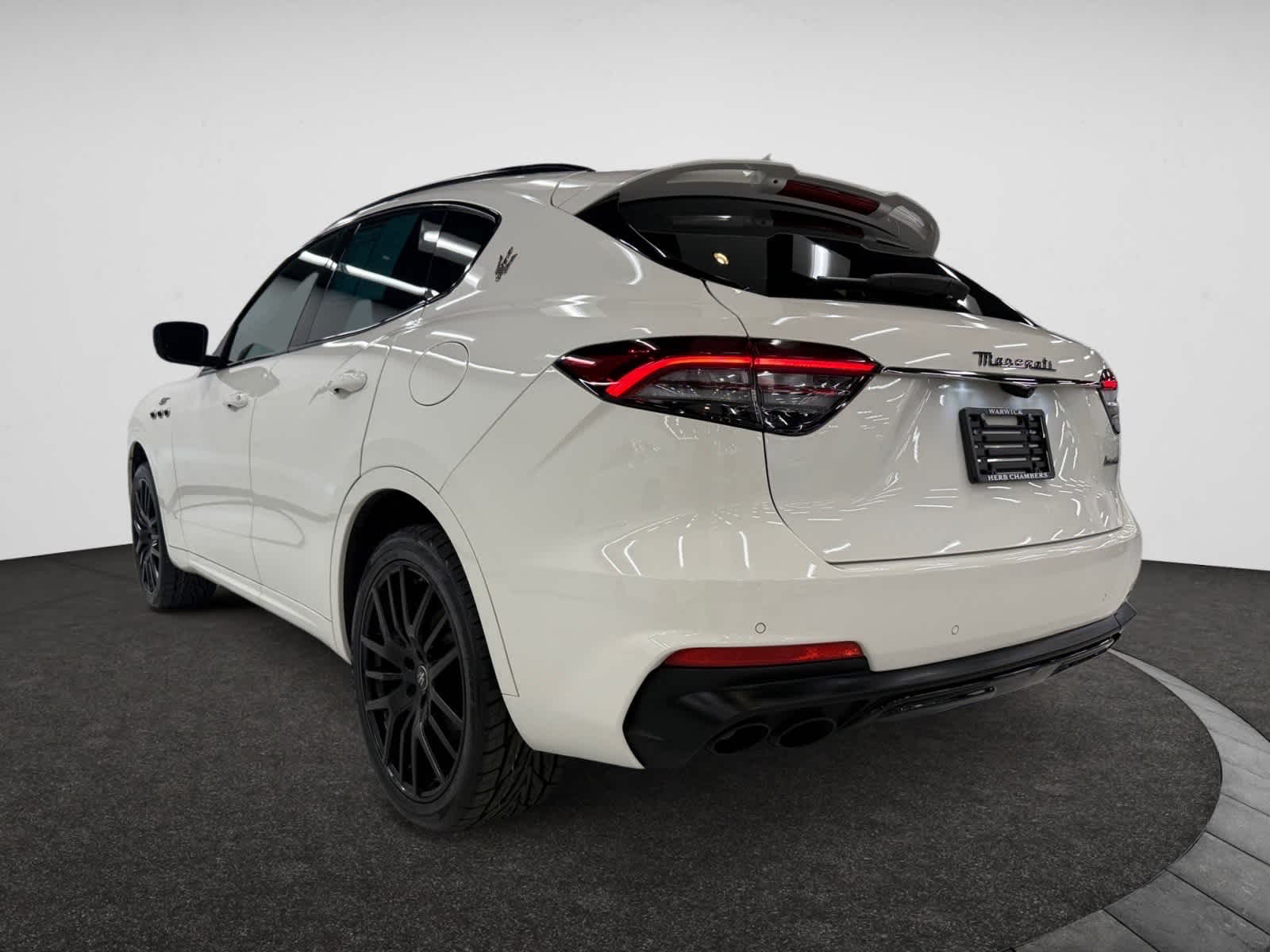 2022 Maserati Levante GT photo 3