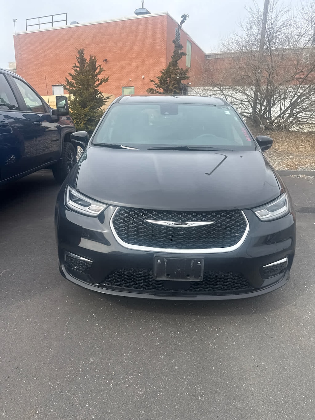 Used 2025 Chrysler Pacifica Select Sports Van