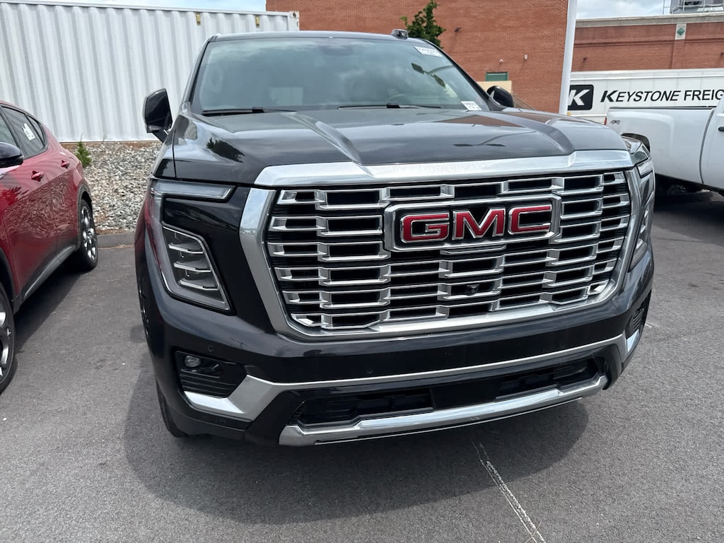 Used 2025 GMC Yukon Denali 4WD w/ 22" Ultra Bright Wheels SUV