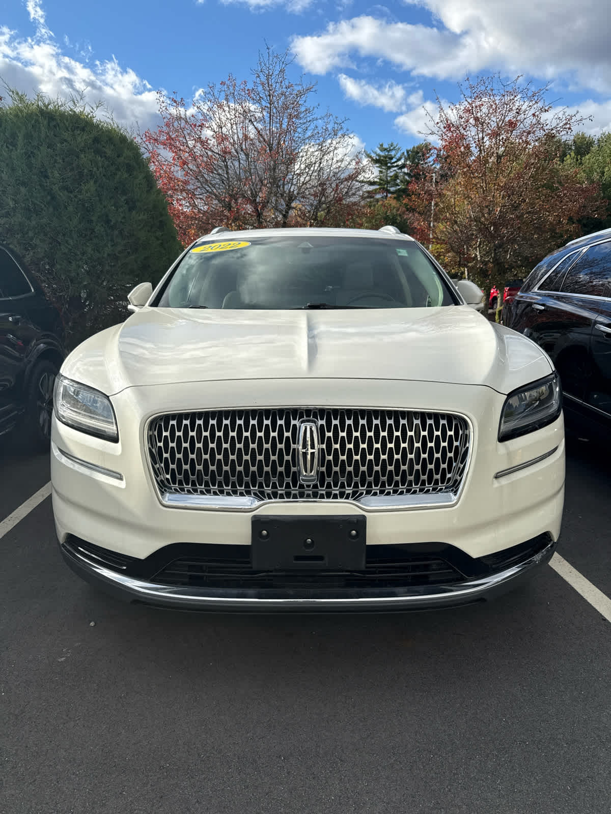 2022 Lincoln Nautilus Standard photo 2