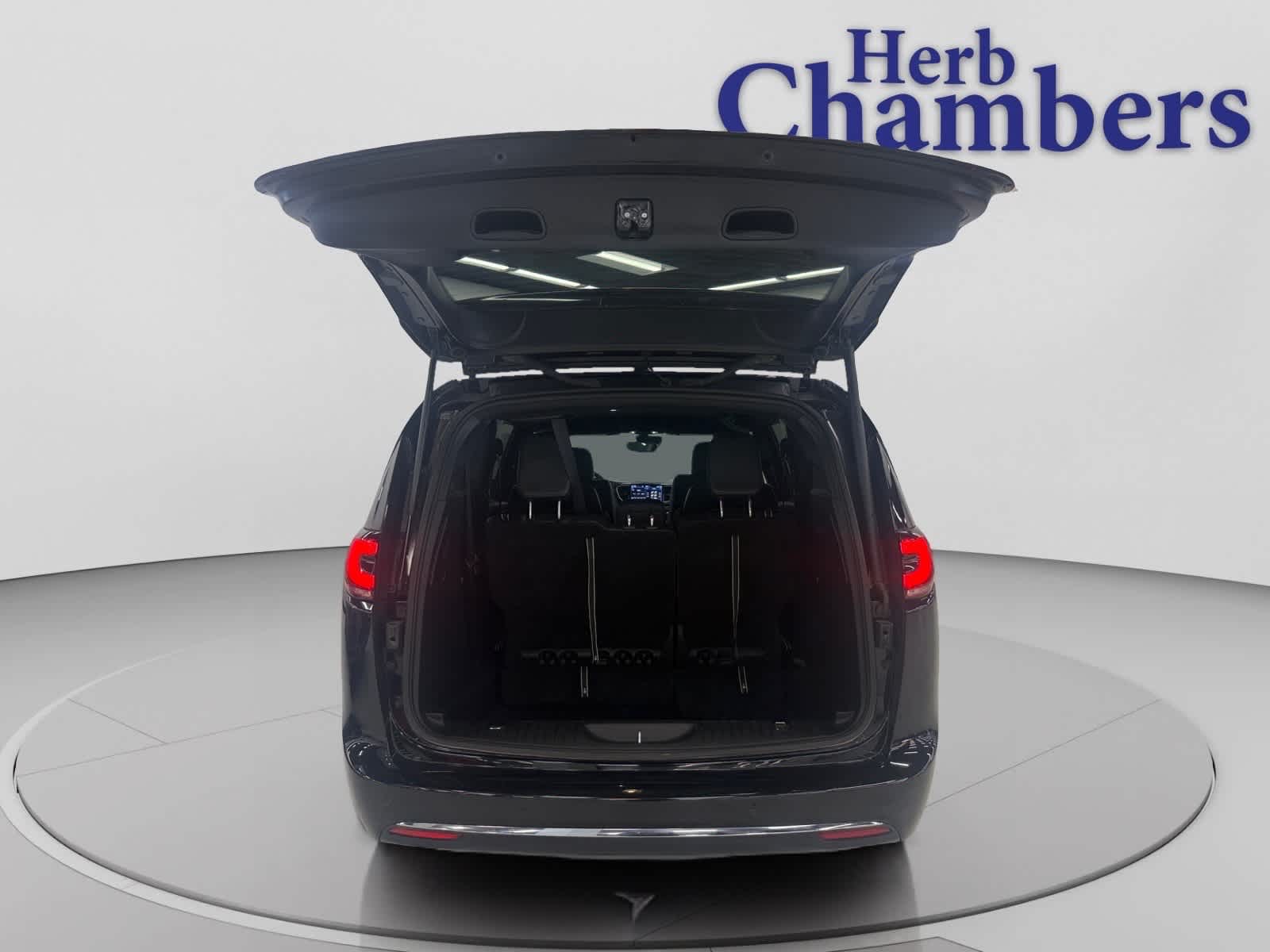 View vehicle photo 7