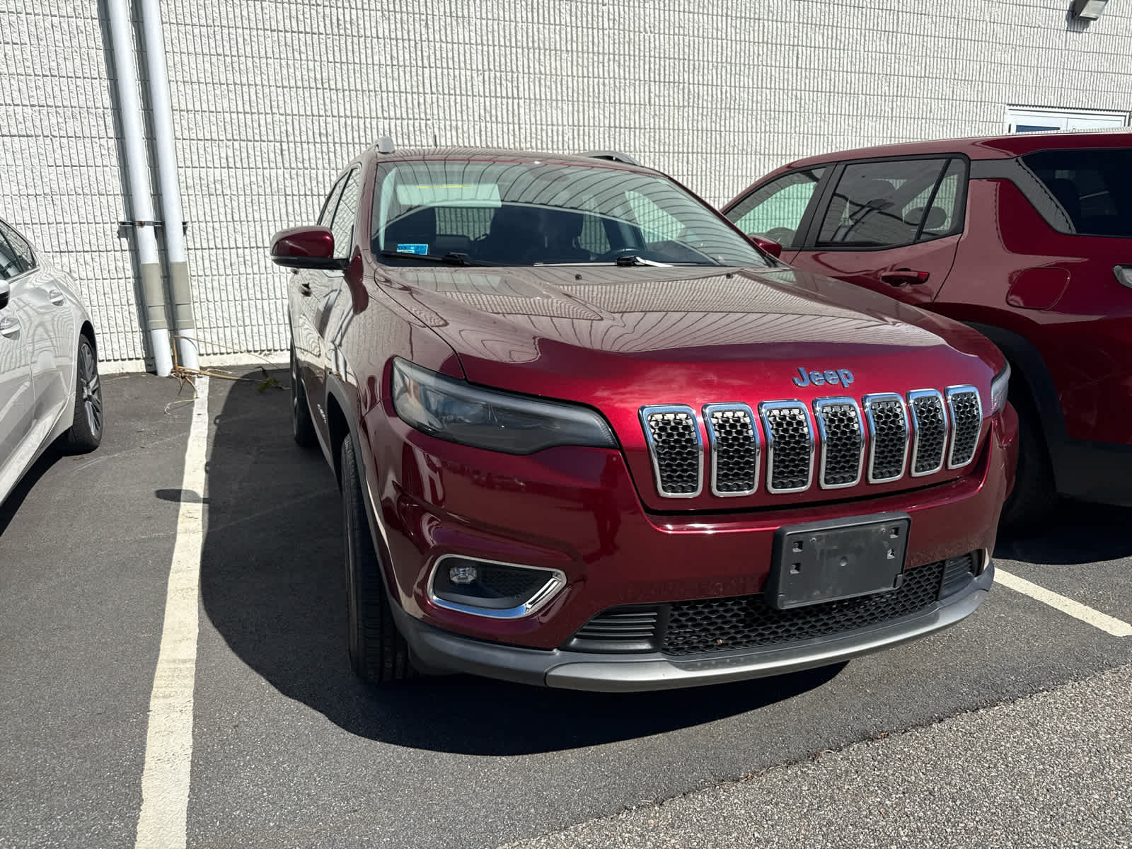 Used 2019 Jeep Cherokee Limited V6 4WD w/ Full Sunroof SUV