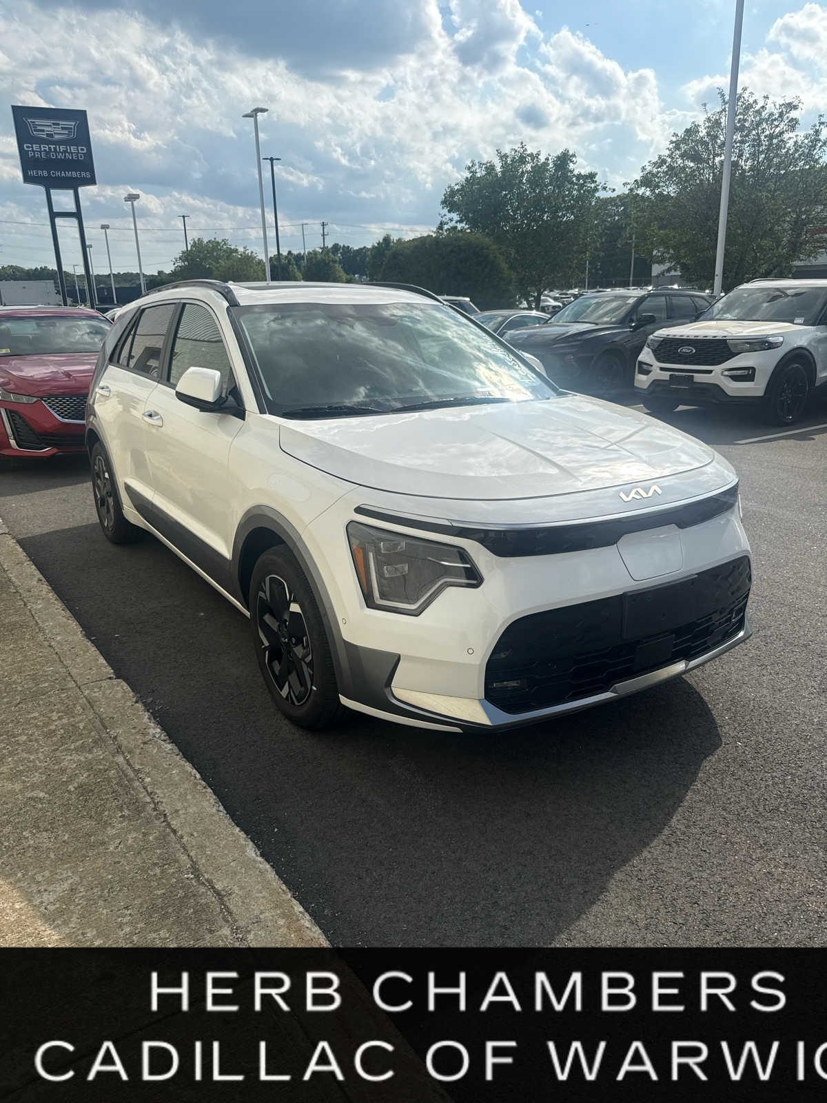 2024 Kia Niro Wave EV's photo