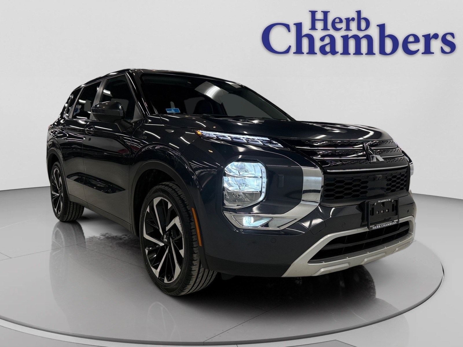 2024 Mitsubishi Outlander SE's photo