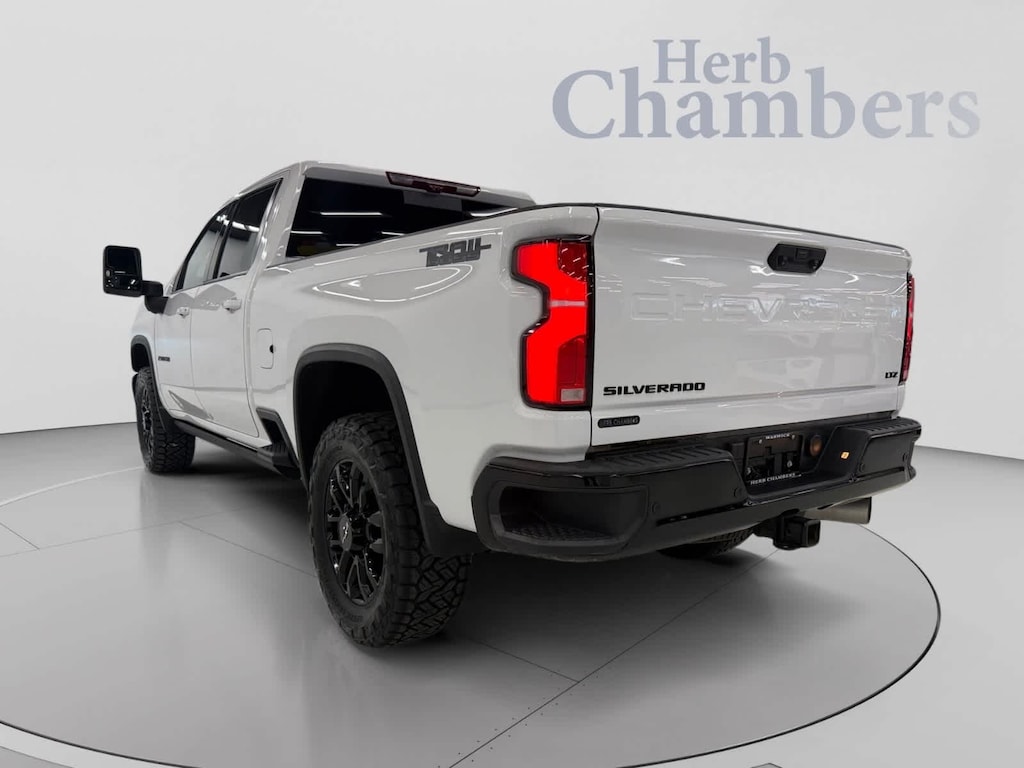 Used 2025 Chevrolet Silverado 2500 HD LTZ Crew Cab 4WD w/ LTZ Convenience Package & Power Retractable Assist Steps Crew Cab