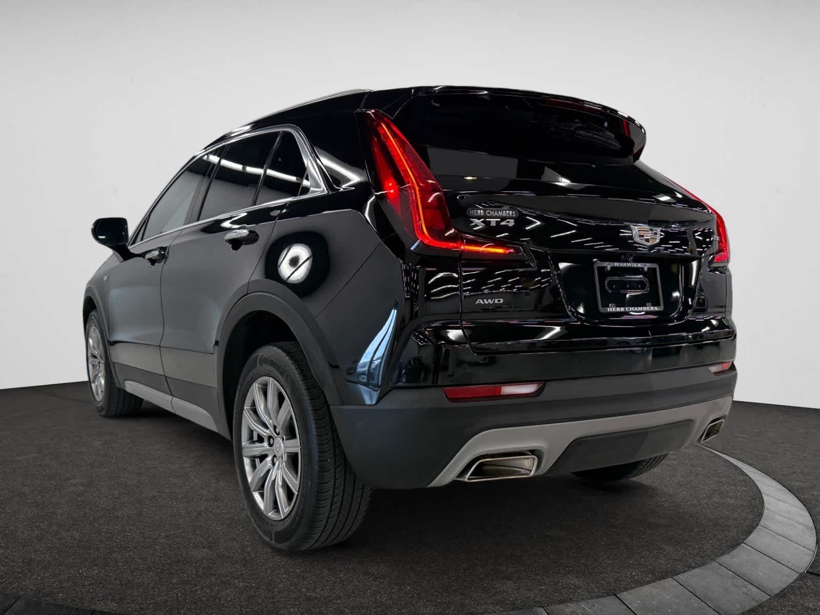 2022 Cadillac XT4 Premium Luxury photo 3