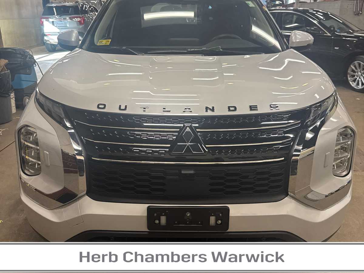 2024 Mitsubishi Outlander ES S-AWC