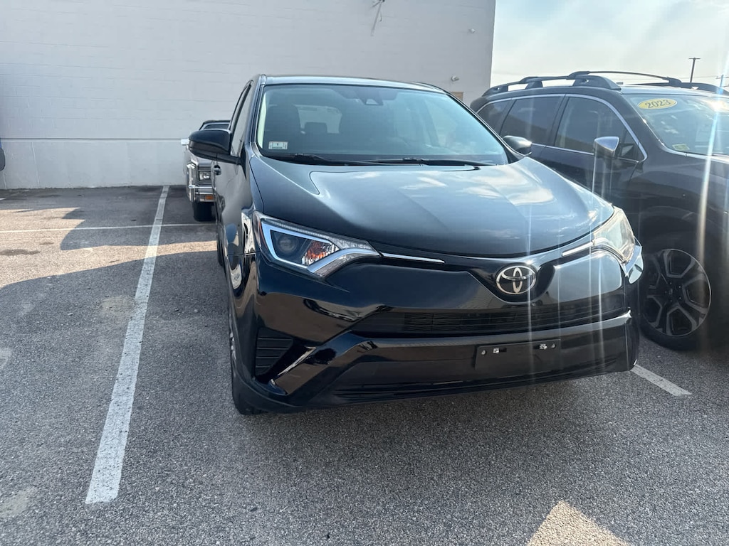 Used 2018 Toyota RAV4 LE AWD Utility