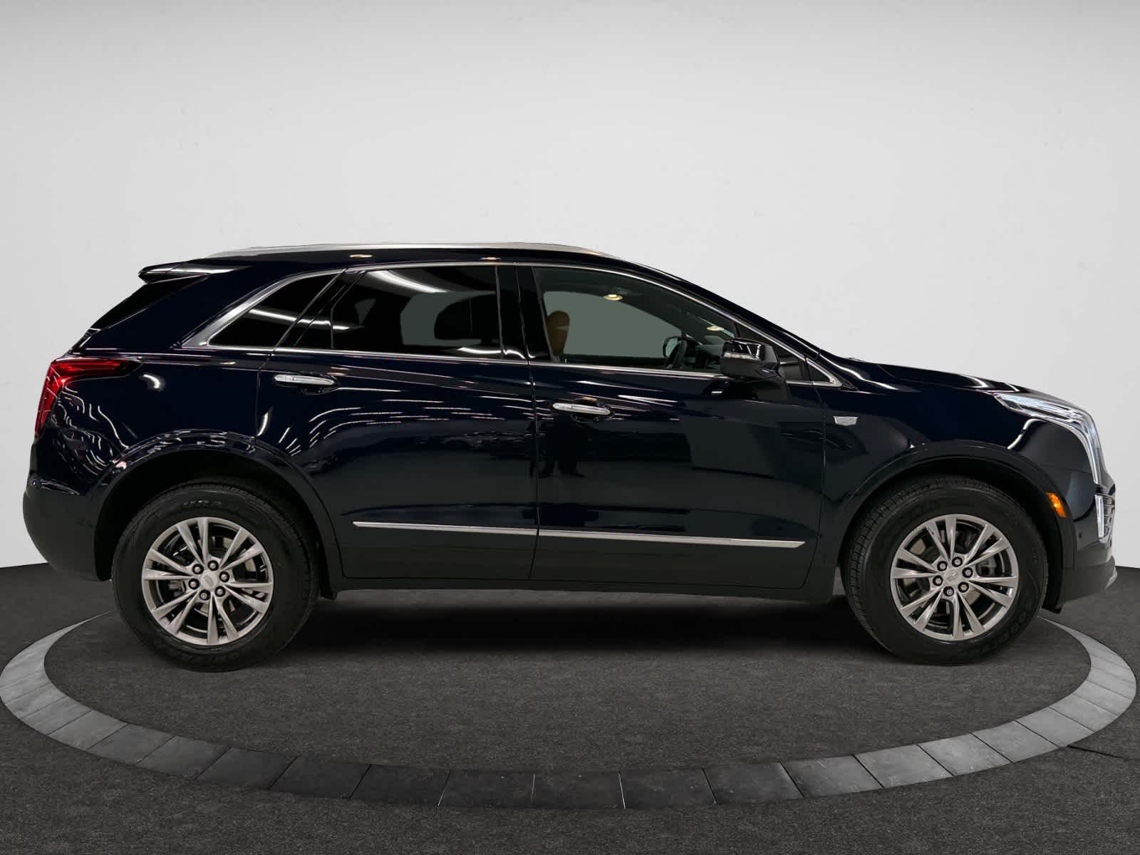 2022 Cadillac XT5 Premium Luxury photo 2
