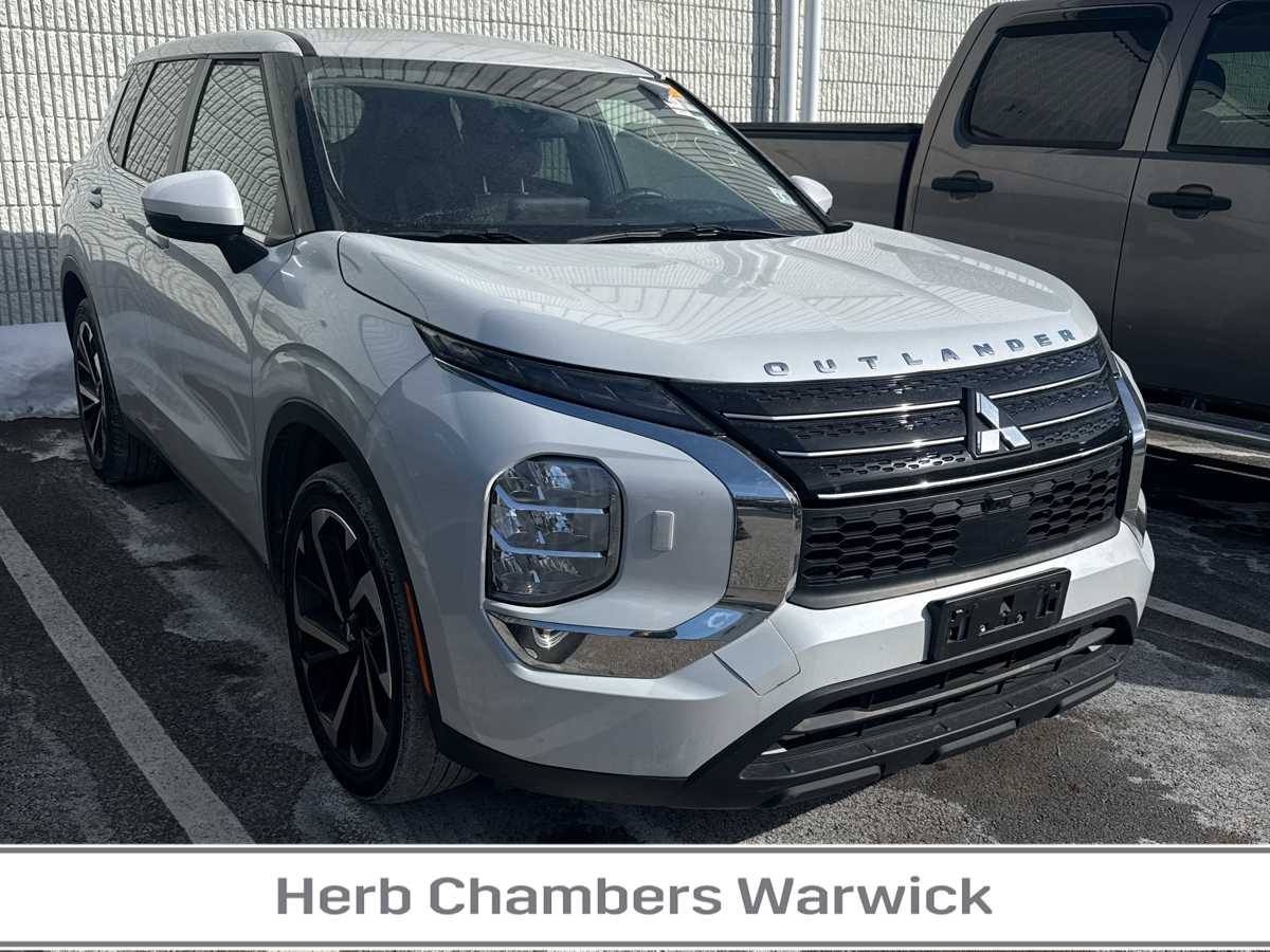 2022 Mitsubishi Outlander ES