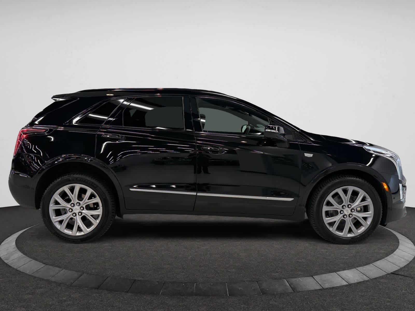 2020 Cadillac XT5 Sport photo 2