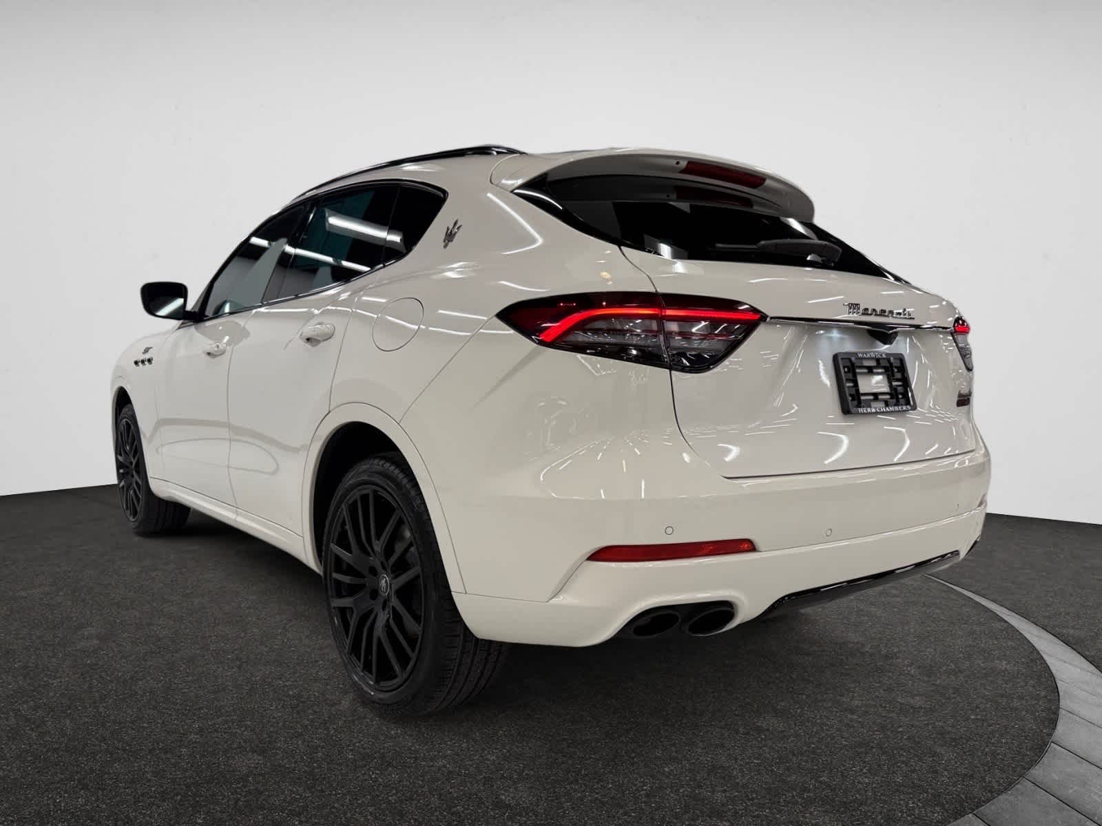 2022 Maserati Levante GT photo 3