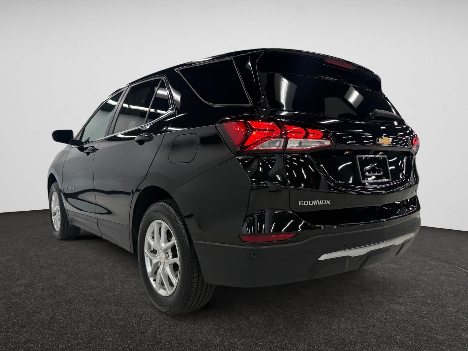 2024 Chevrolet Equinox LT photo 3