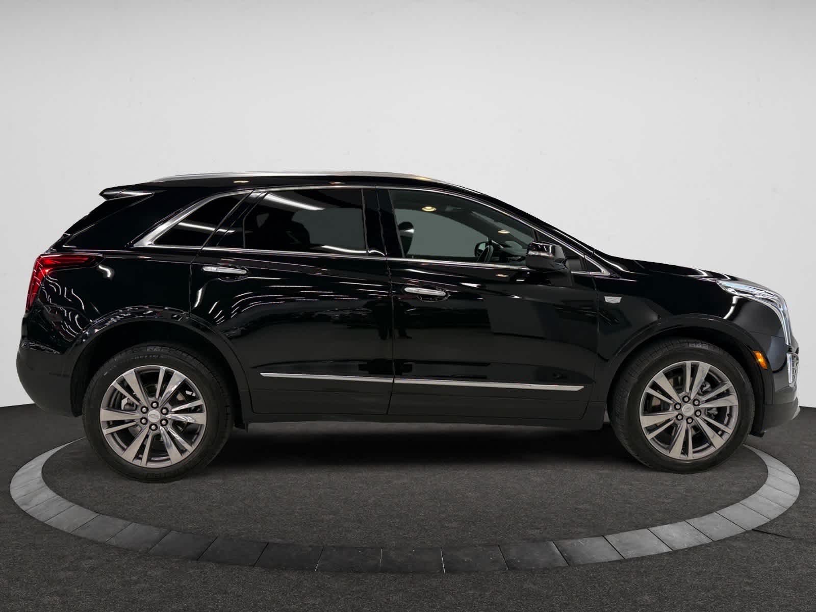 2024 Cadillac XT5 Premium Luxury photo 2