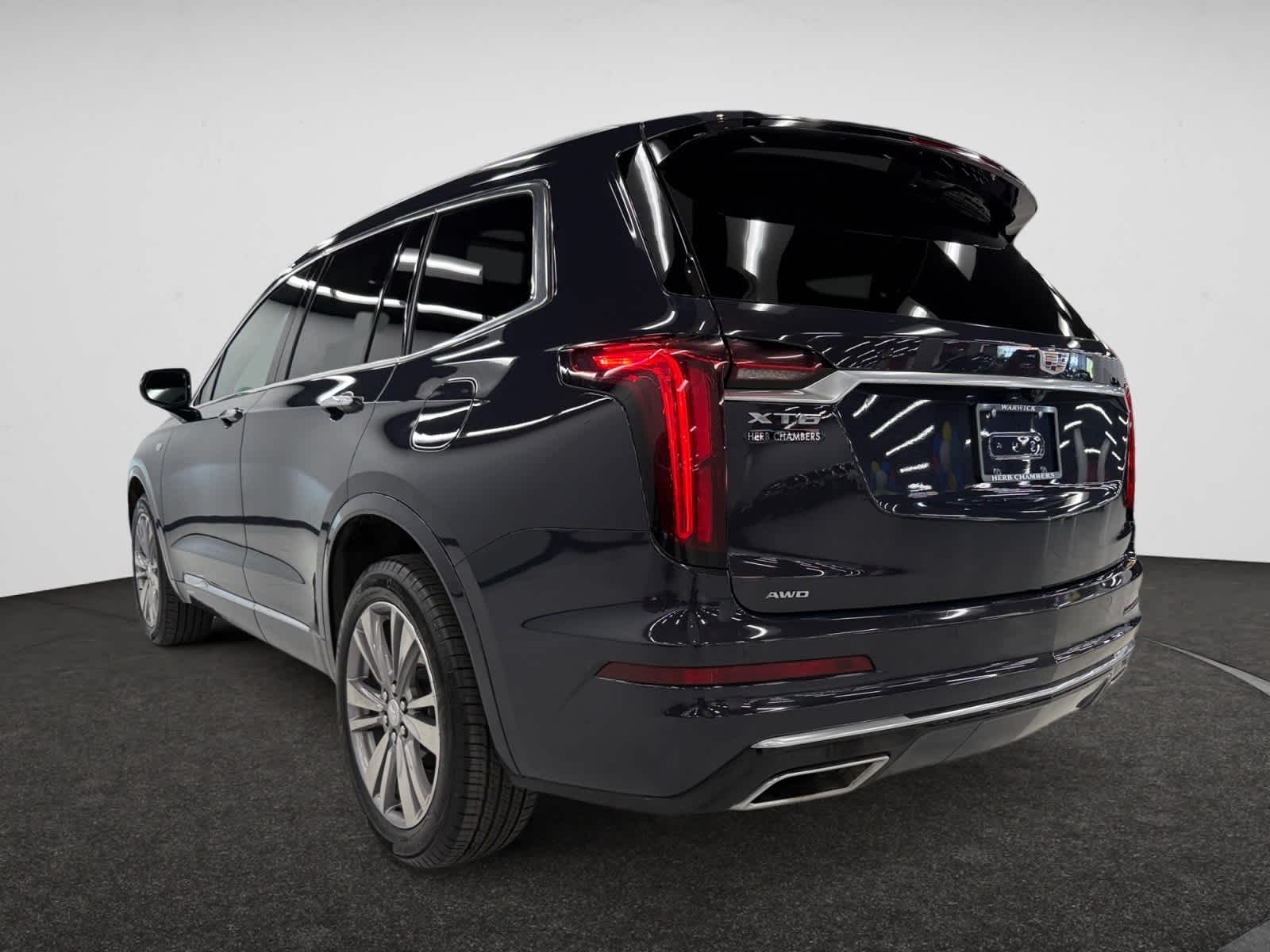 2025 Cadillac XT6 Premium Luxury photo 3