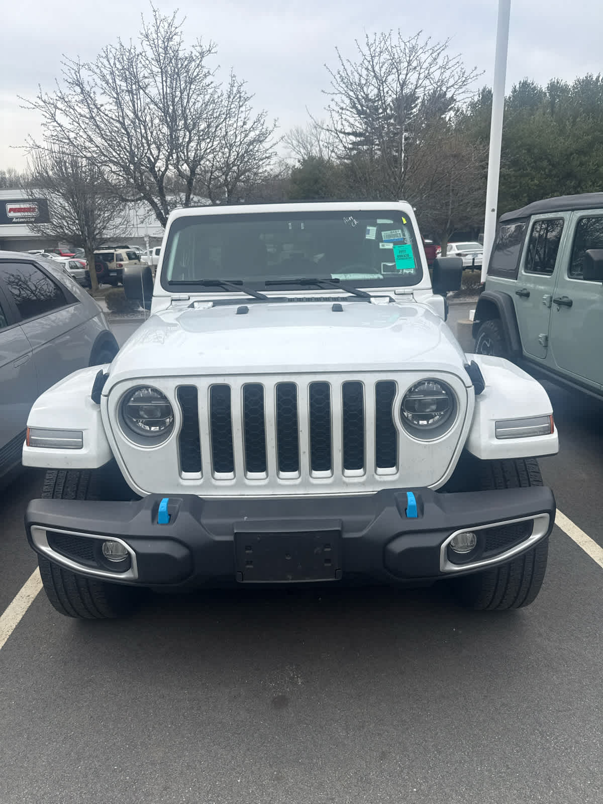 View vehicle photo 2