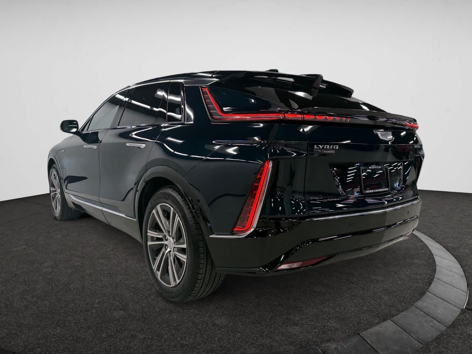 2024 Cadillac Lyriq Luxury photo 3
