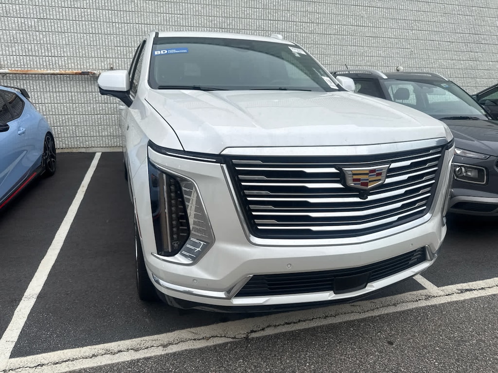 Used 2025 CADILLAC Escalade Platinum 4WD w/ 24" 10-Spoke Polished Wheels SUV