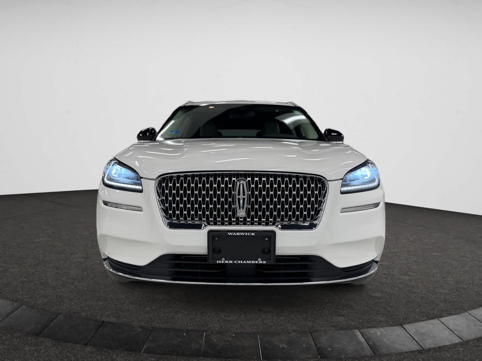 2022 Lincoln Corsair Standard photo 2