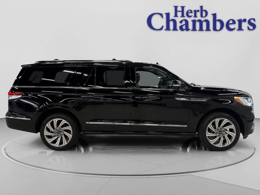 Used 2023 Lincoln Navigator L Reserve 4x4 w/ 201A Equipment Group Utility