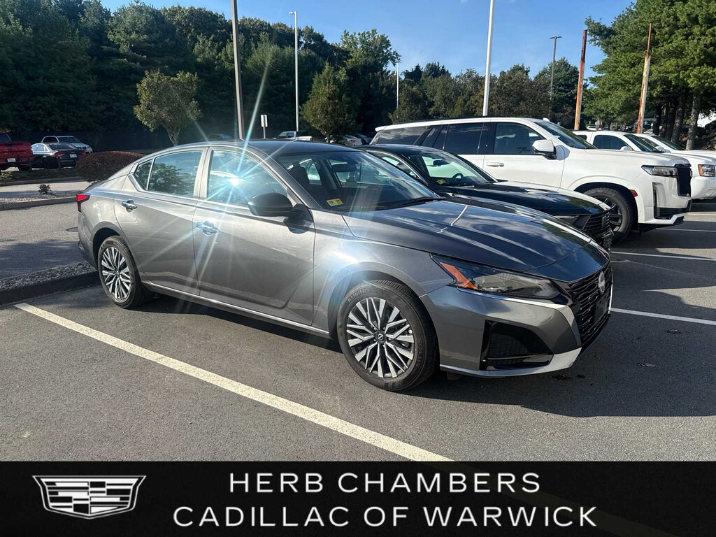 Used 2025 Nissan Altima 2.5 SV AWD Sedan 4 Dr.