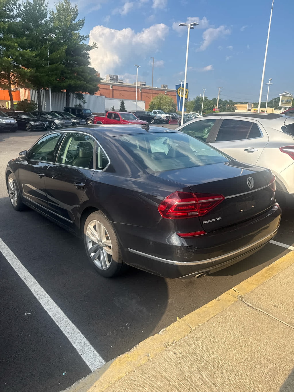 Used 2017 Volkswagen Passat 1.8T SEL Premium FWD Sedan 4 Dr.