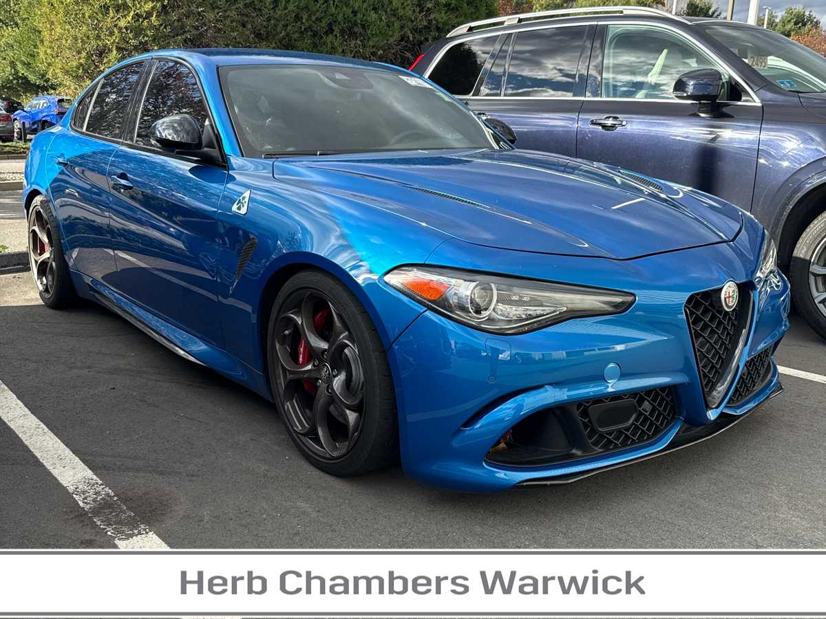 2022 Alfa Romeo Giulia Quadrifoglio's photo