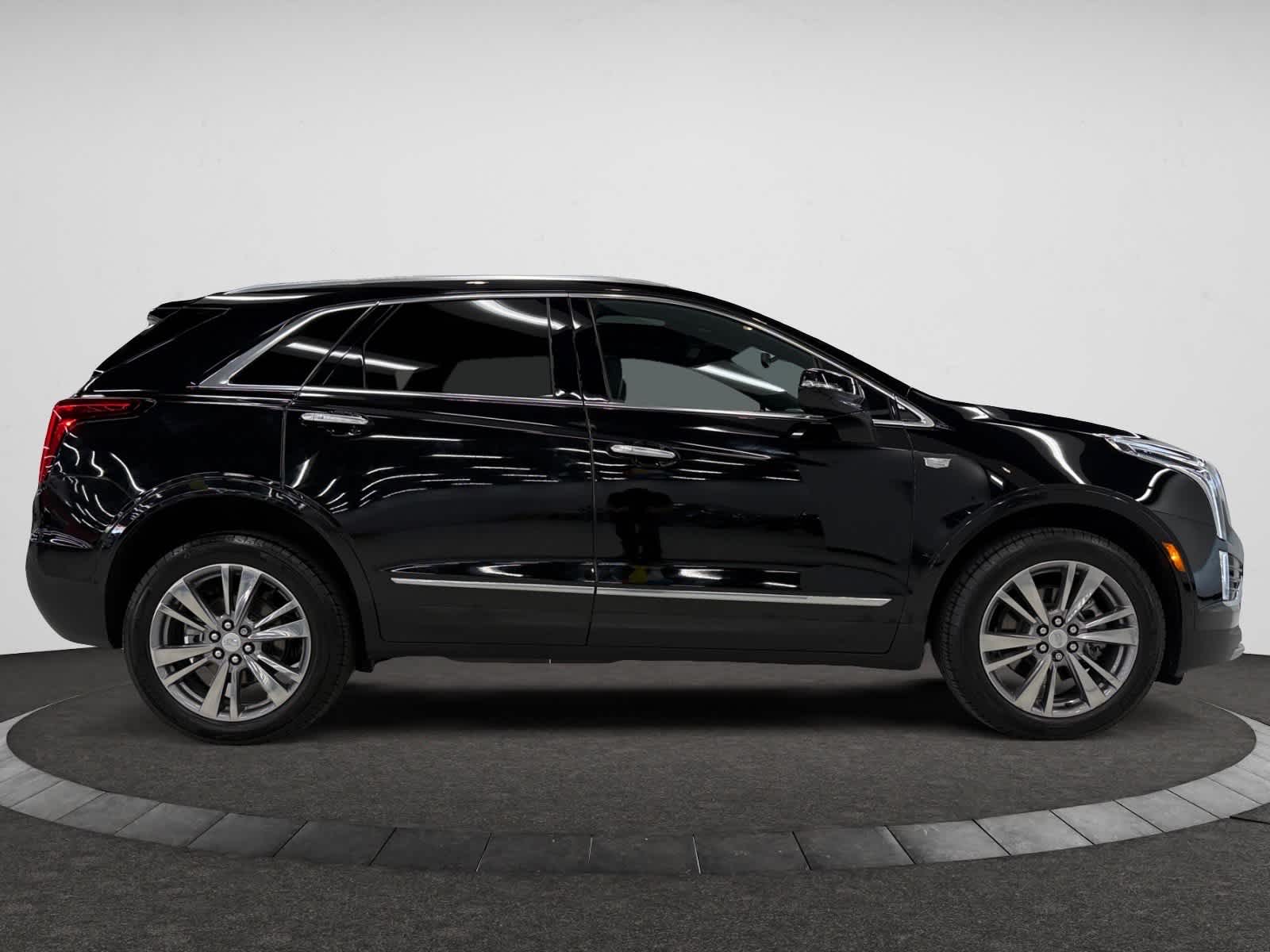 2024 Cadillac XT5 Premium Luxury photo 2