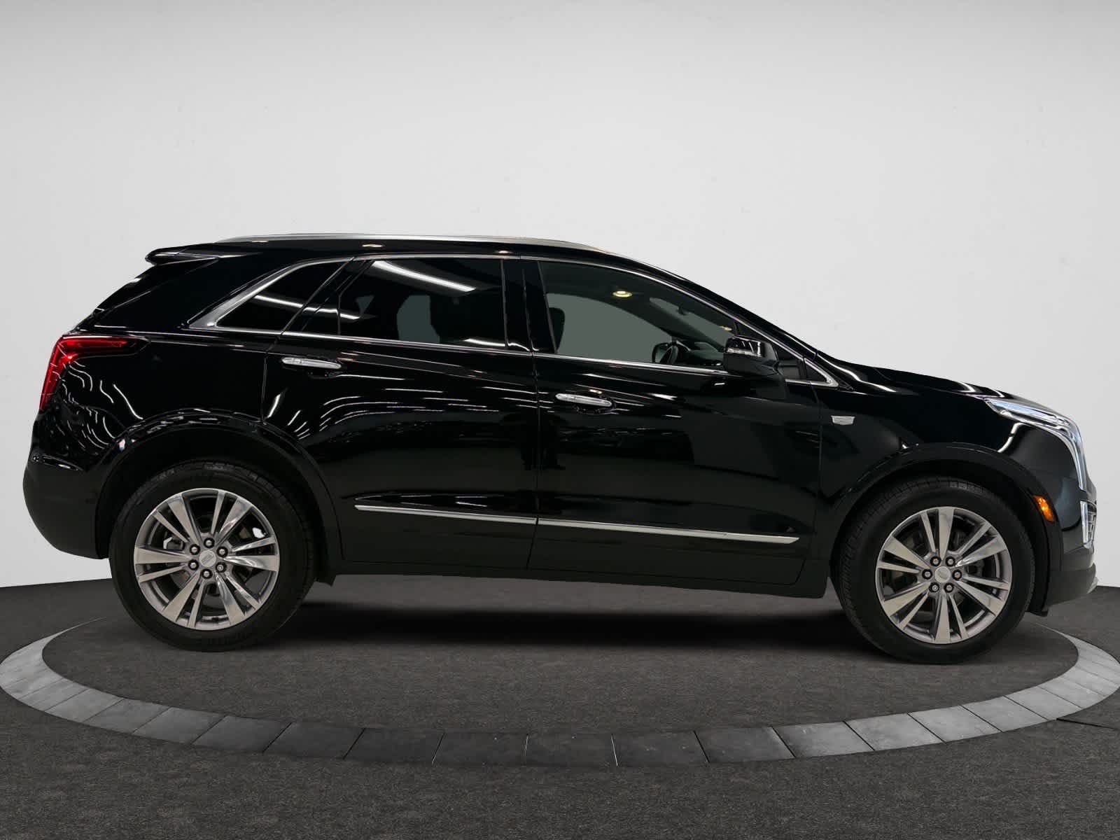 2024 Cadillac XT5 Premium Luxury photo 2