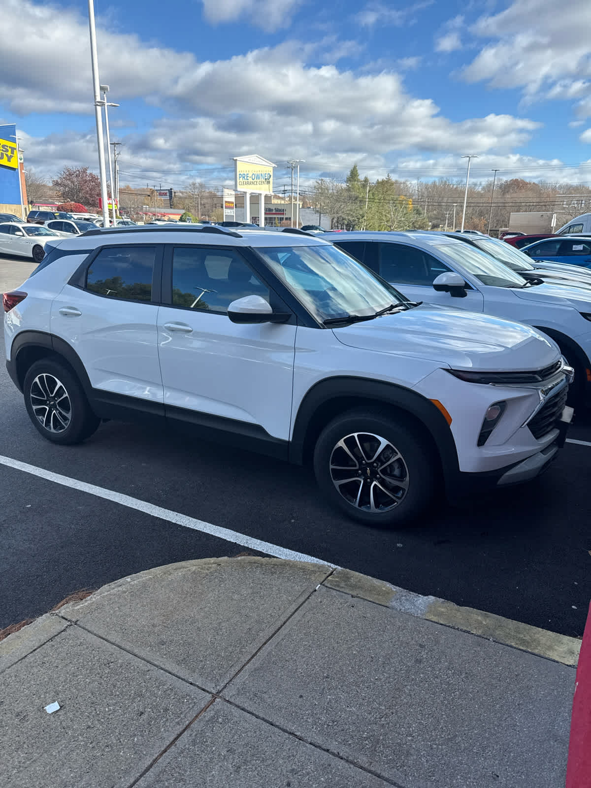2024 Chevrolet Trailblazer LT photo 3