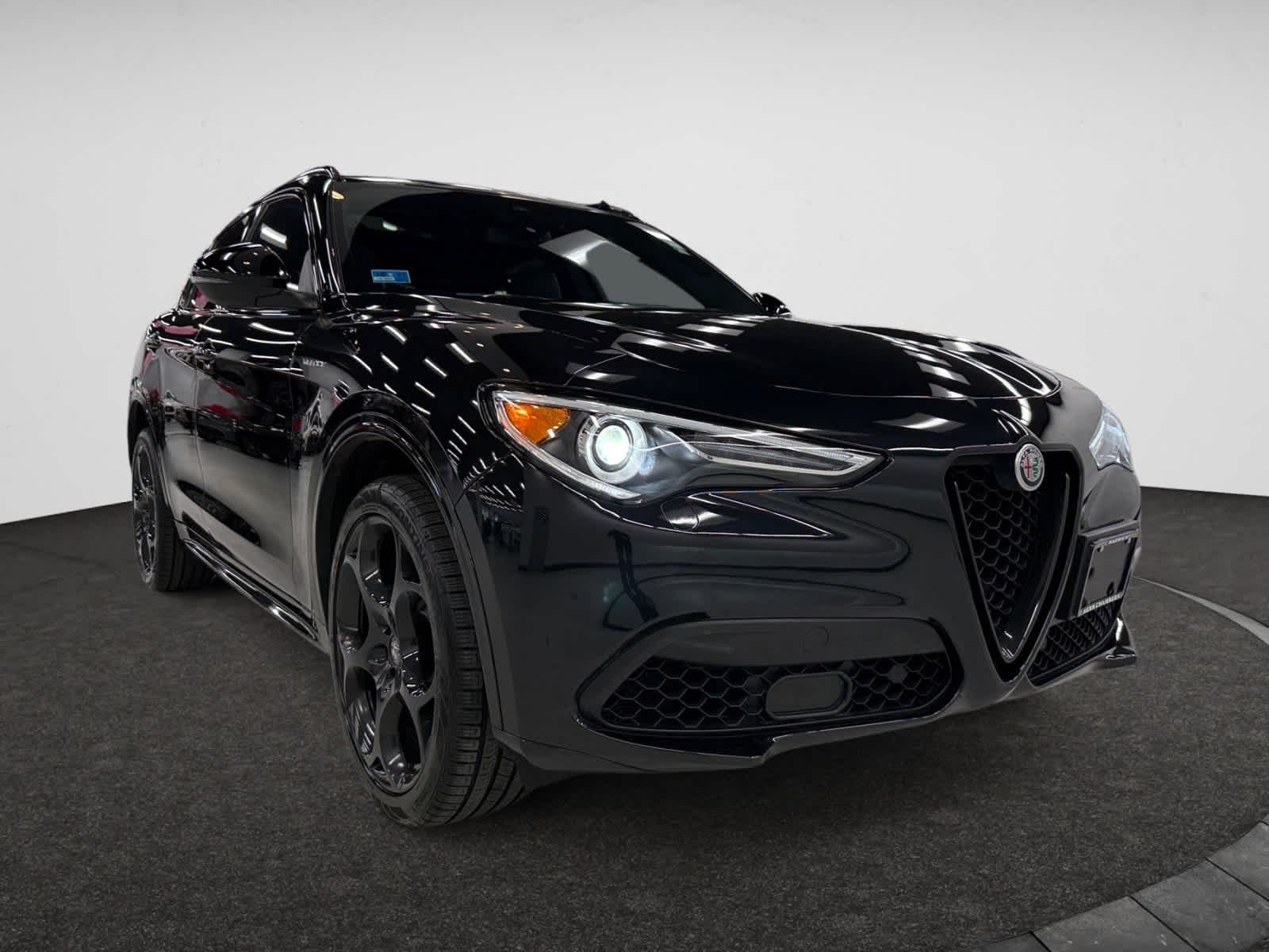 2023 Alfa Romeo Stelvio Veloce's photo