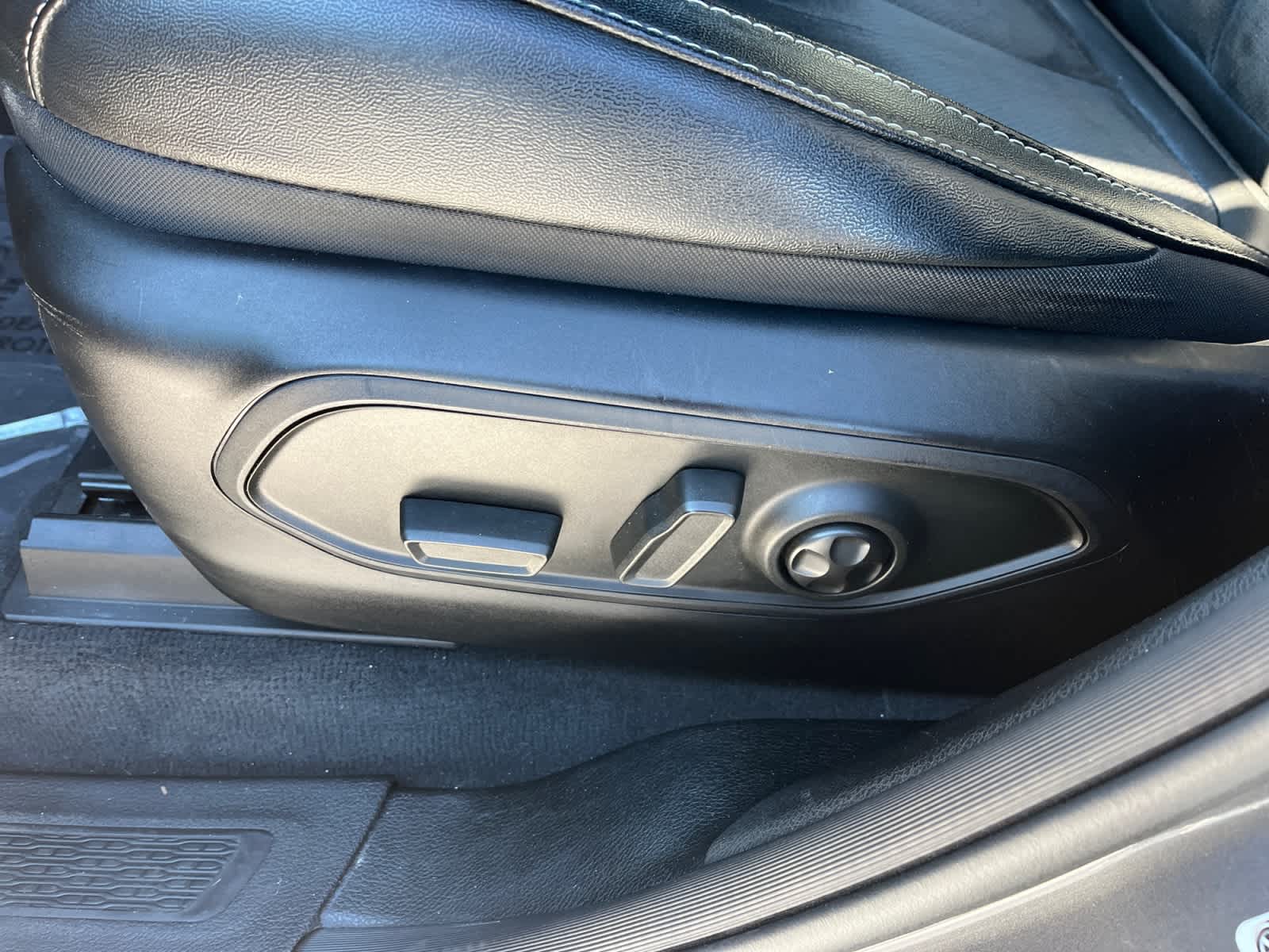 used 2024 Jeep Grand Cherokee L car, priced at $29,403