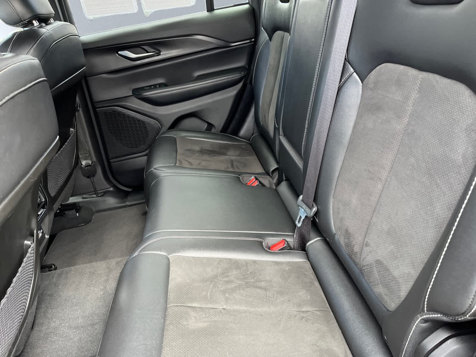 2023 Jeep Grand Cherokee Altitude - Photo 17