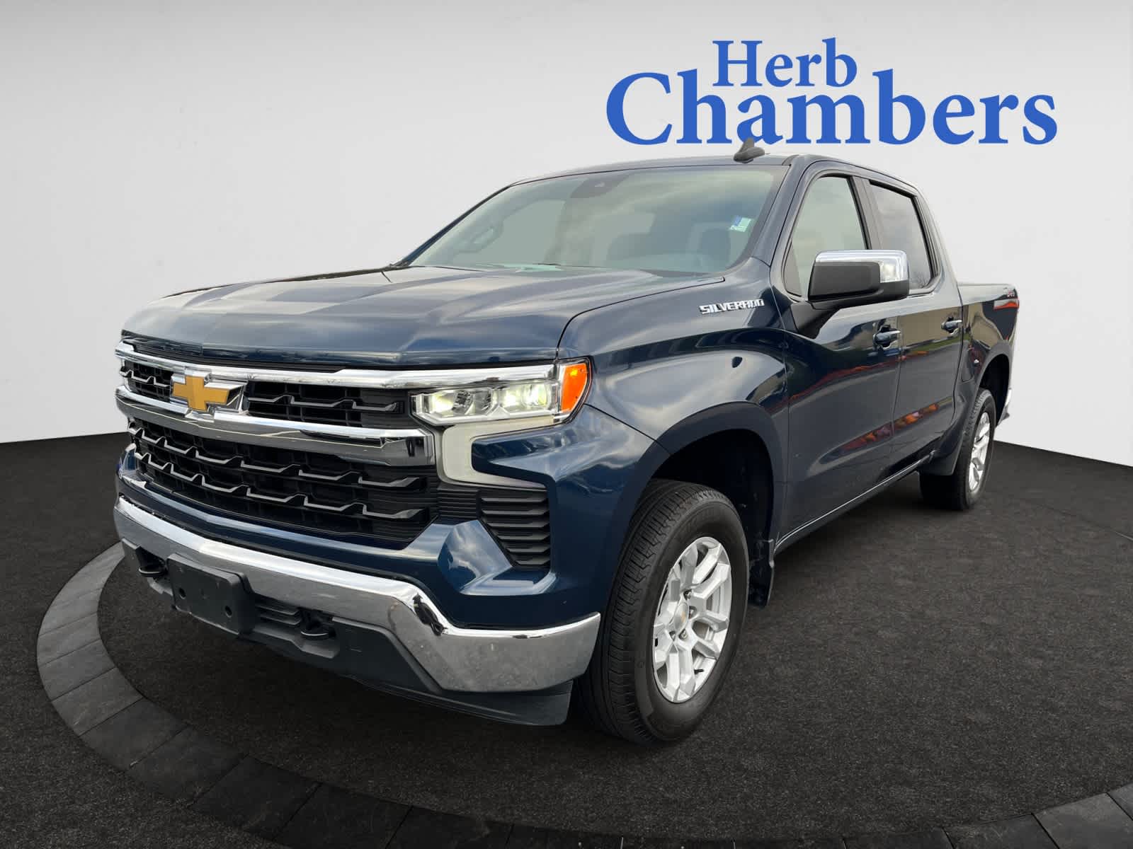 2023 Chevrolet Silverado 1500 LT photo 4