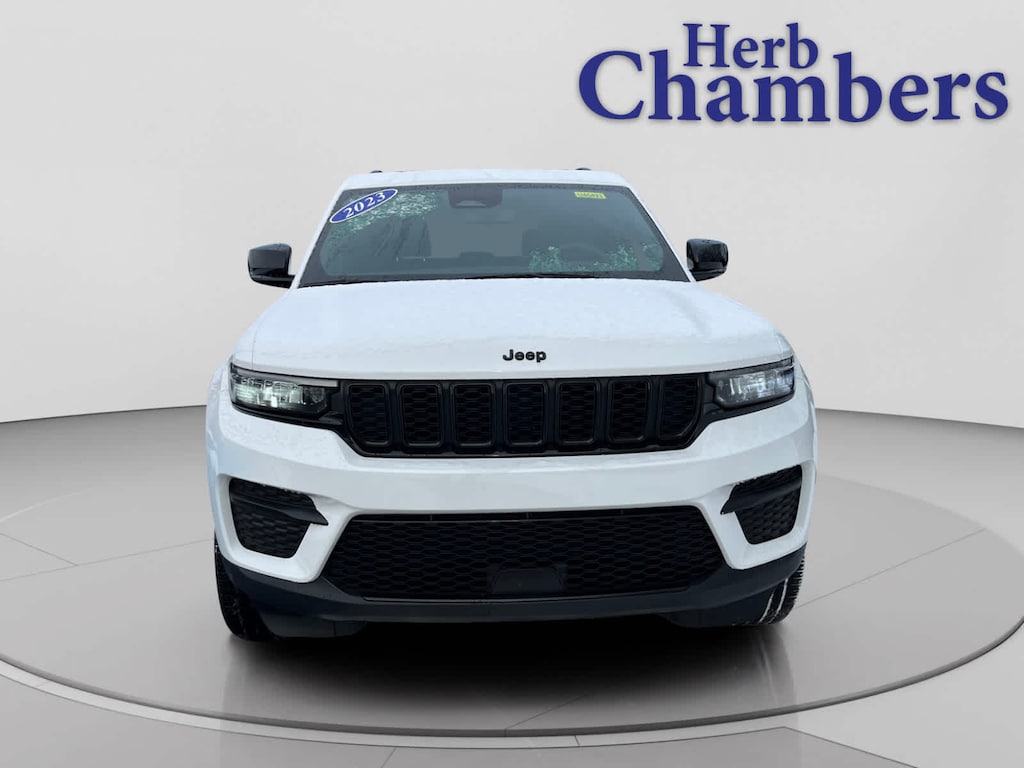 Used 2023 Jeep Grand Cherokee Altitude SUV