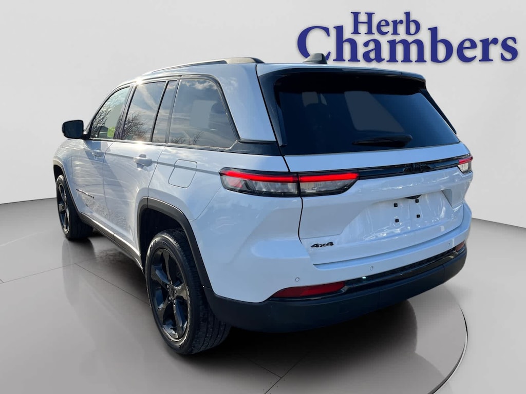 Used 2023 Jeep Grand Cherokee Altitude SUV