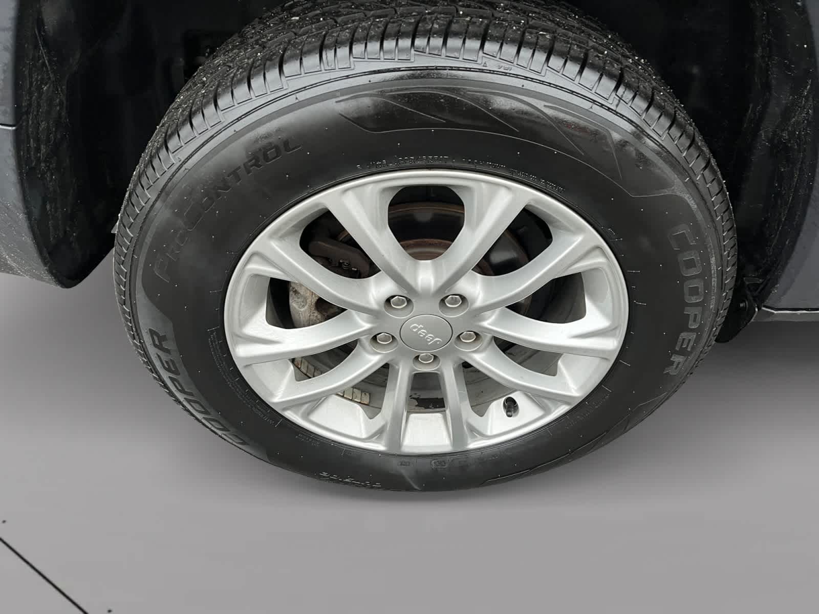 used 2019 Jeep Cherokee car, priced at $15,523