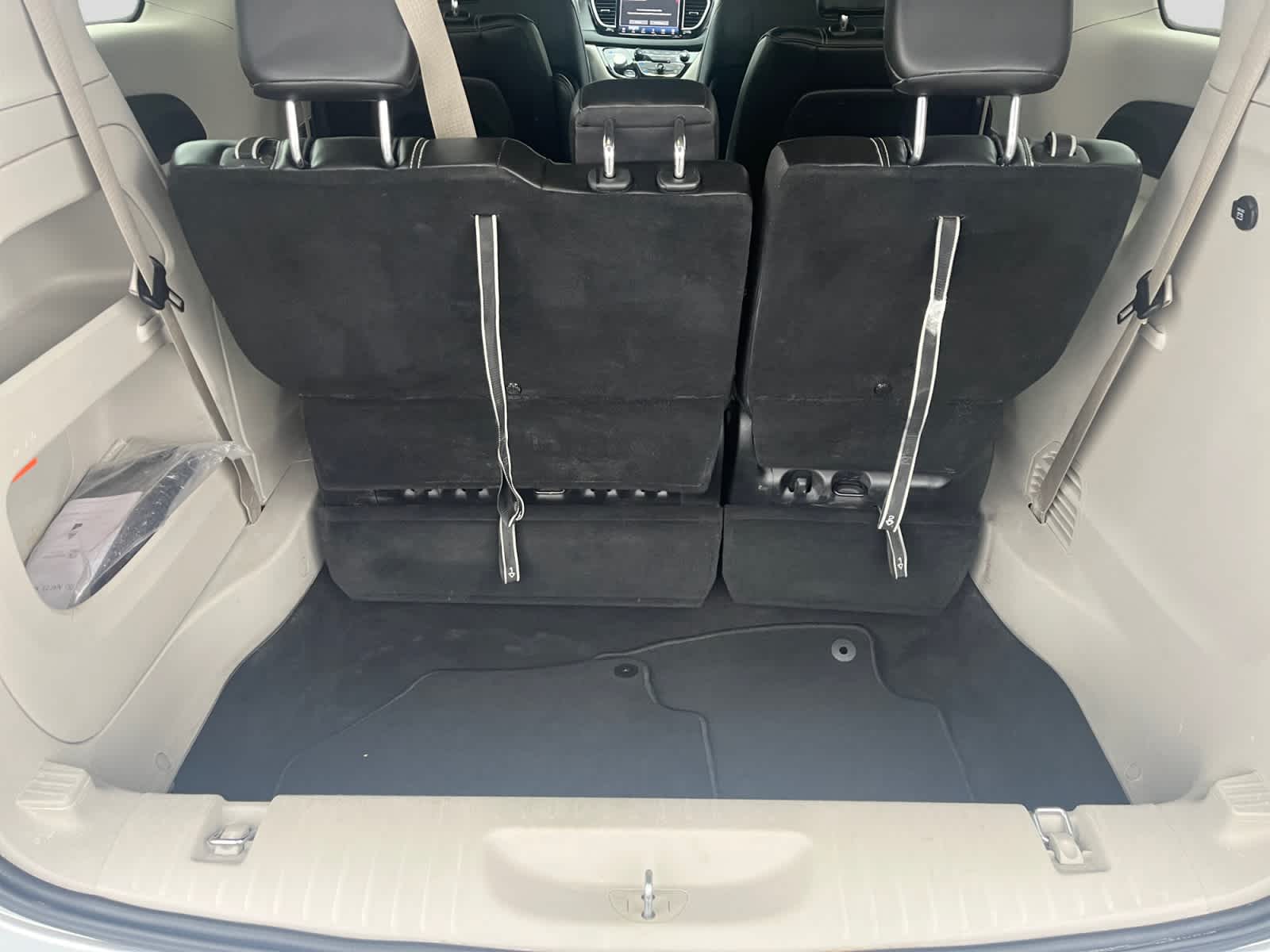 used 2024 Chrysler Pacifica car, priced at $27,069