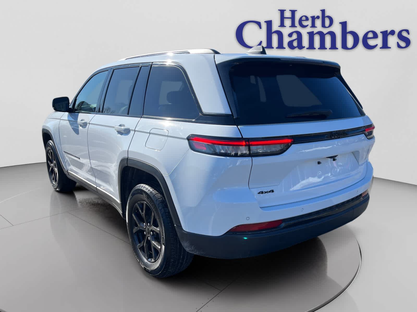 used 2025 Jeep Grand Cherokee car, priced at $37,633