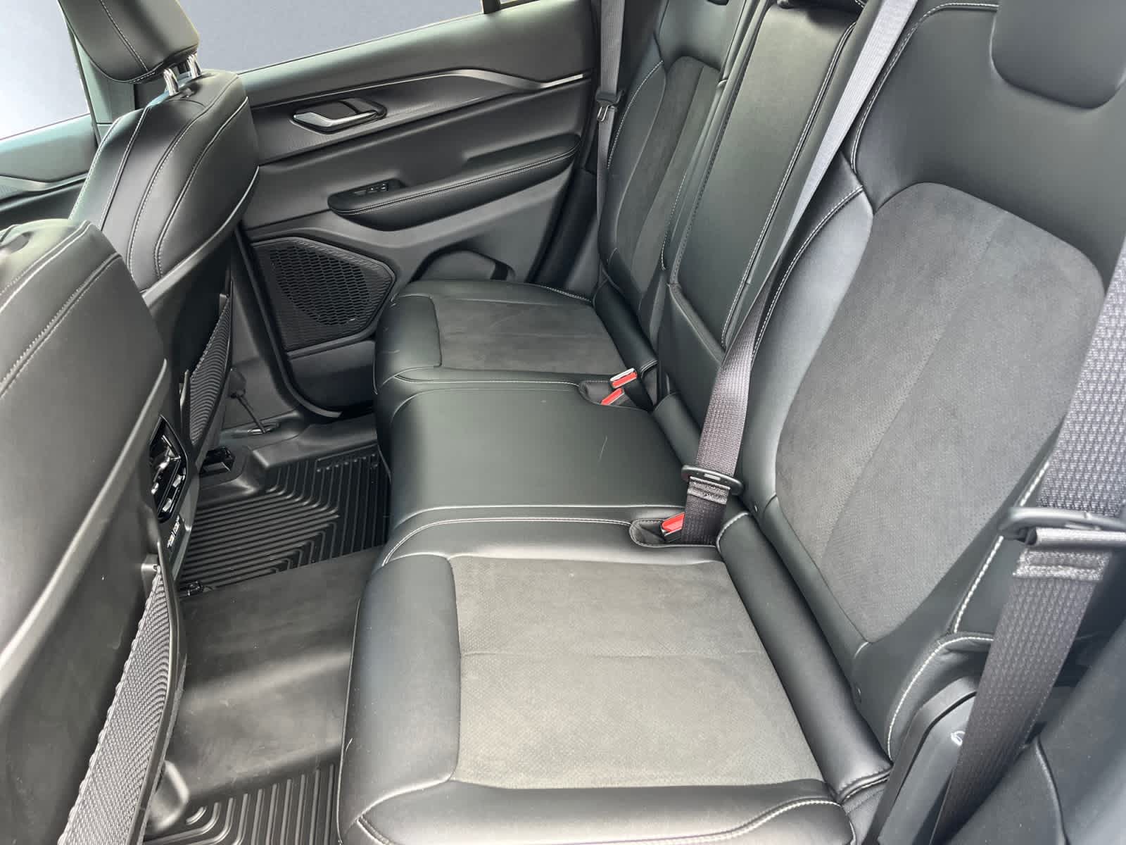 2025 Jeep Grand Cherokee Altitude - Photo 18