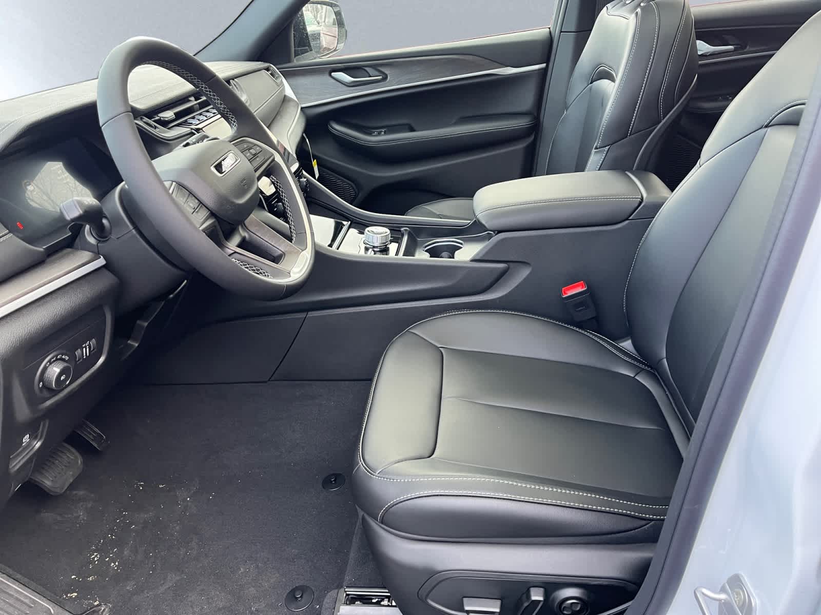 new 2025 Jeep Grand Cherokee car, priced at $49,540