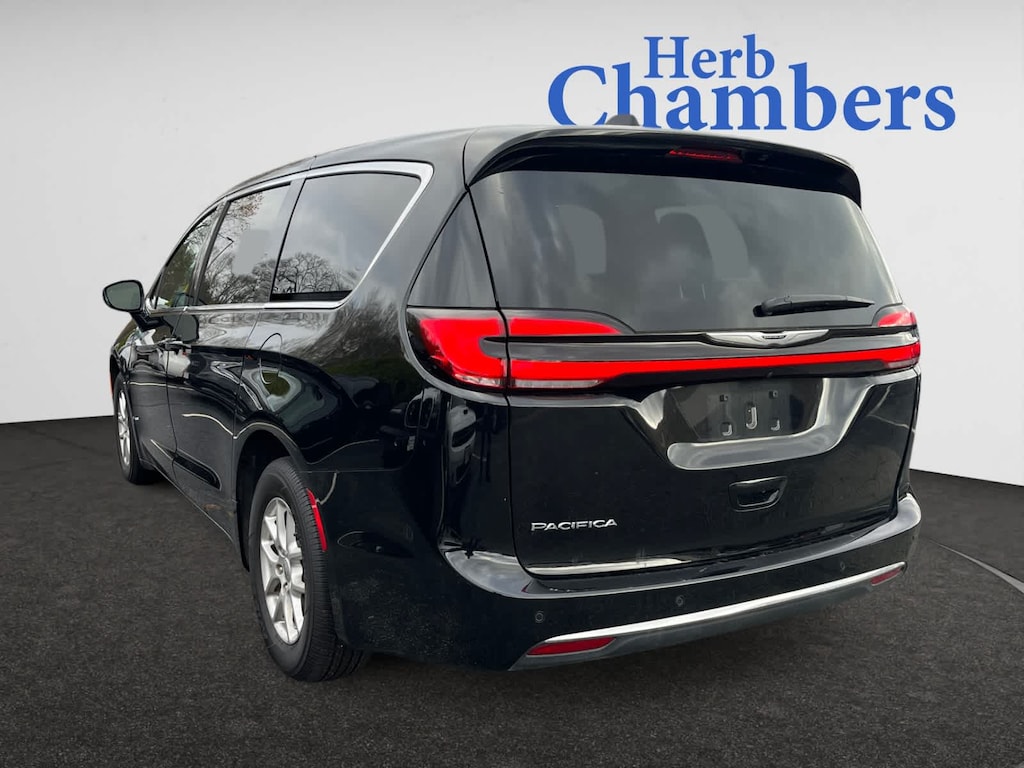 Used 2025 Chrysler Pacifica Select Van Passenger Van