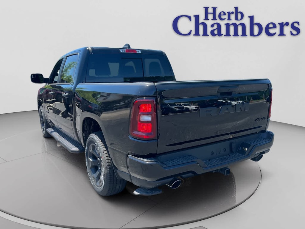 New 2026 Ram 1500 EXPRESS CREW CAB 4X4 5'7 BOX Pickup