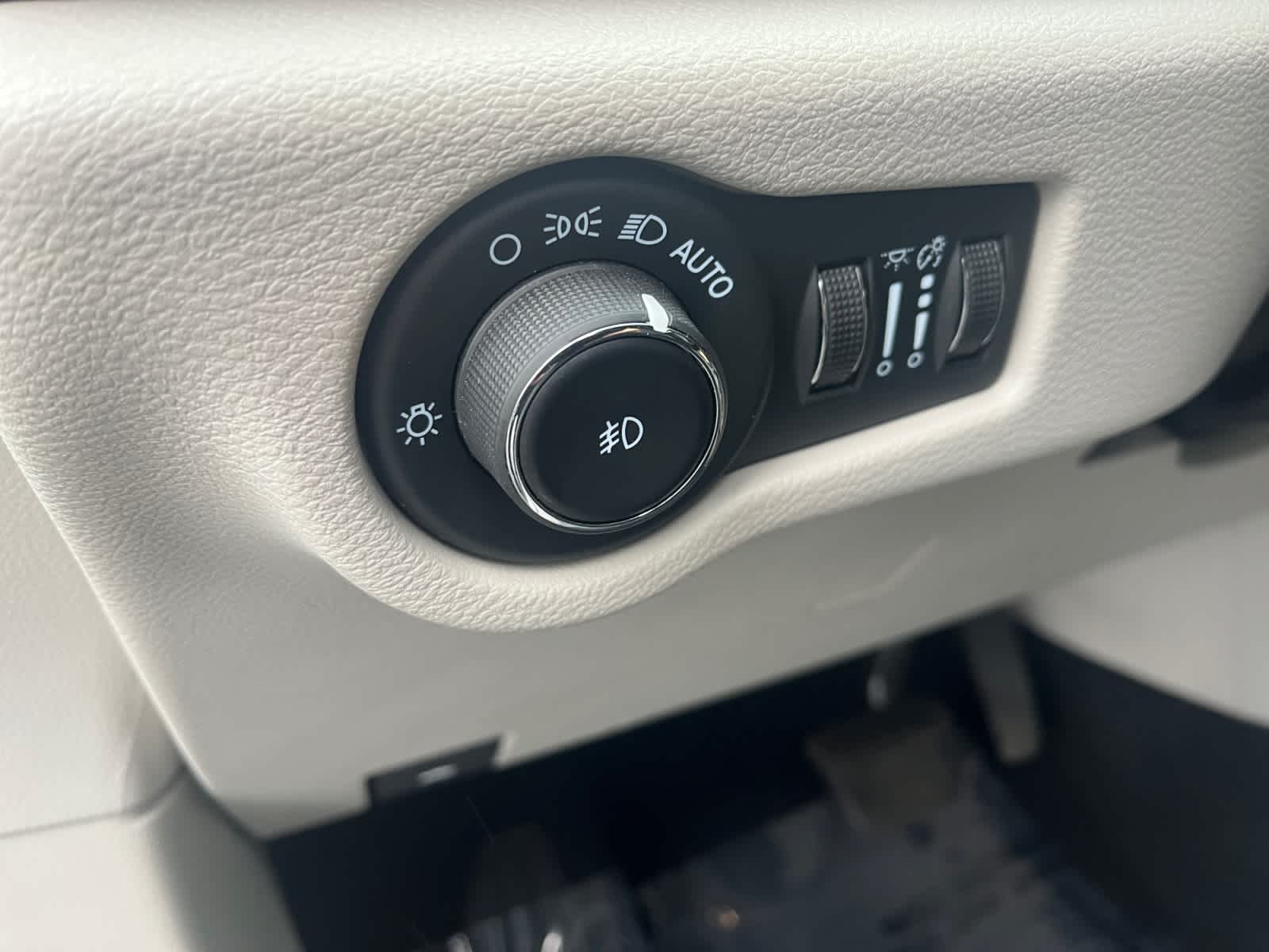 used 2024 Chrysler Pacifica car, priced at $27,069