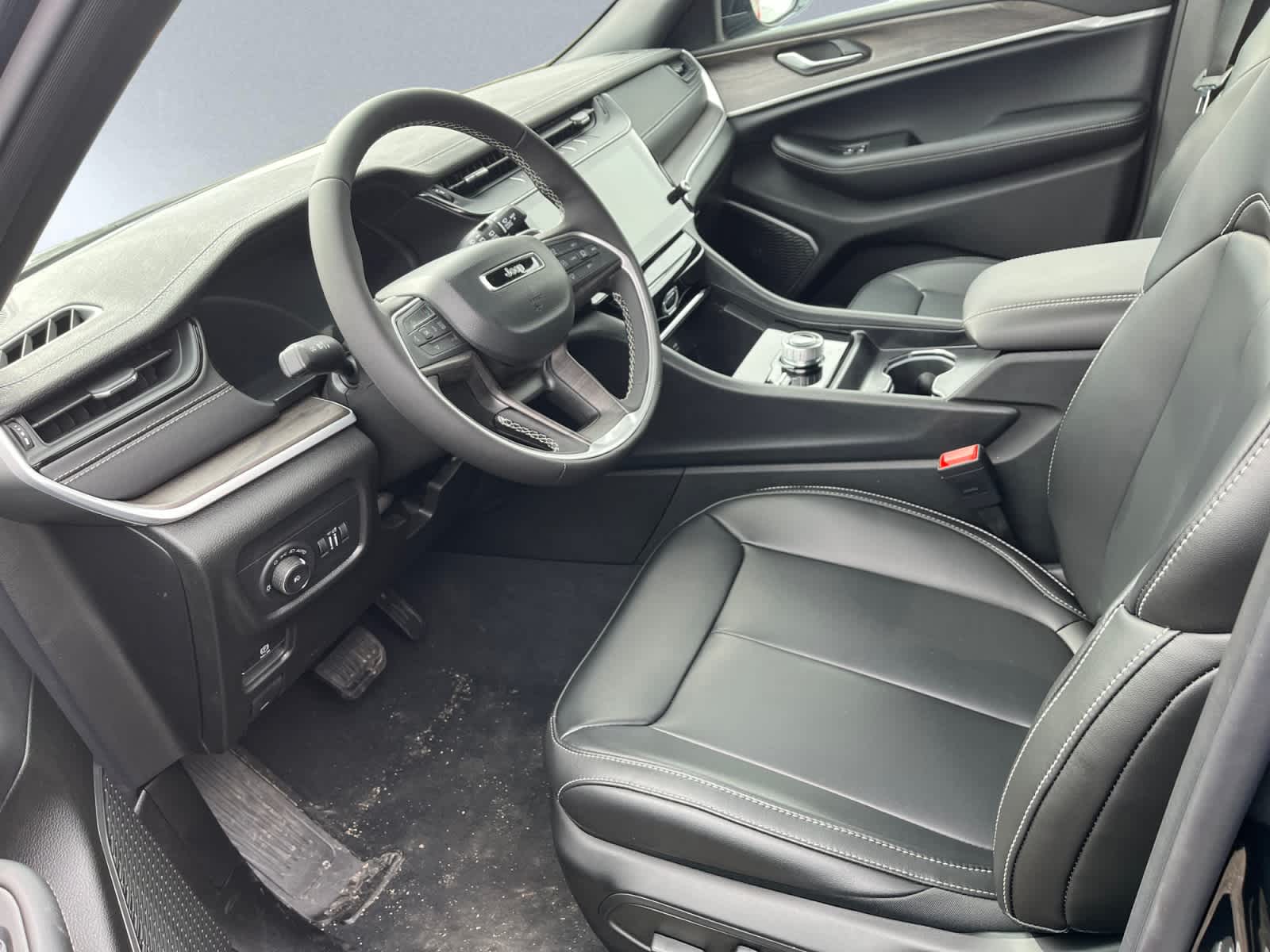 new 2026 Jeep Grand Cherokee car, priced at $47,805